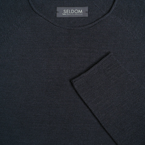 Detailbild Kragen und Ärmel navy Wolle und navy Baumwolle uni